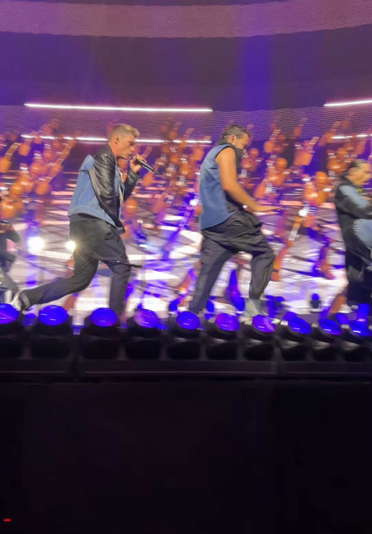 Alam mo bat kilig na kilig ako dyan? Kase nagba bye si @Howie D sa akin. I love #backstreetboys And hey, did you notice @brianlittrellofficail  waved bye at my camera. 🤩🫣😍😘 #lasvegas #vip #sphere #fyp #foryou #foryoupage #syd #chuchay #gladysguevarra #gladyschuchayguevarra #gladysguevarraoriginal @Nick Carter 