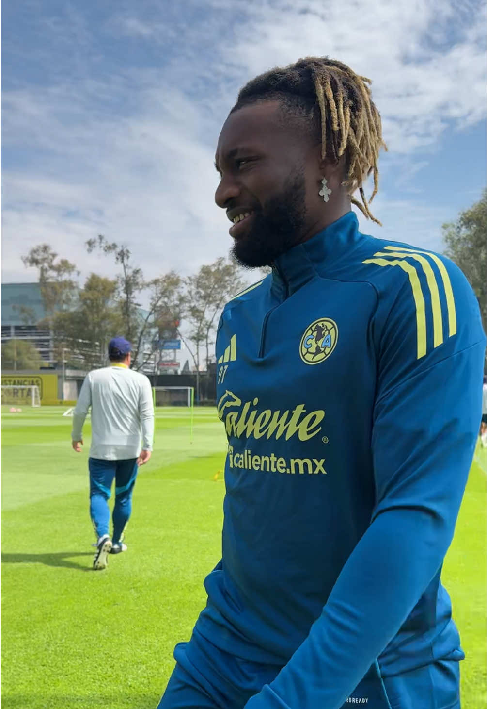 Oficialmente... ¡eres Águila! 🦅🔥  @Allan Saint Maximin 