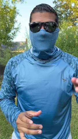 Camisetas con máscara y capucha, protección alrededor de toda la cabeza en contra de los rayos solares. Set de 1 o 3 camisetas disponibles en varios colores. Si disfruta de hacer actividades al aire libre como las caminatas o pescar, o tiene que pasar mucho tiempo bajo el sol por su trabajo, esta camiseta es esencial para que se cuide de los dañinos rayos UV. #sunprotectionshirt #camisetaconproteccionsolar #ropaconproteccionsolar #tiktokshopcreatorpicks #tiktokbacktoschool 