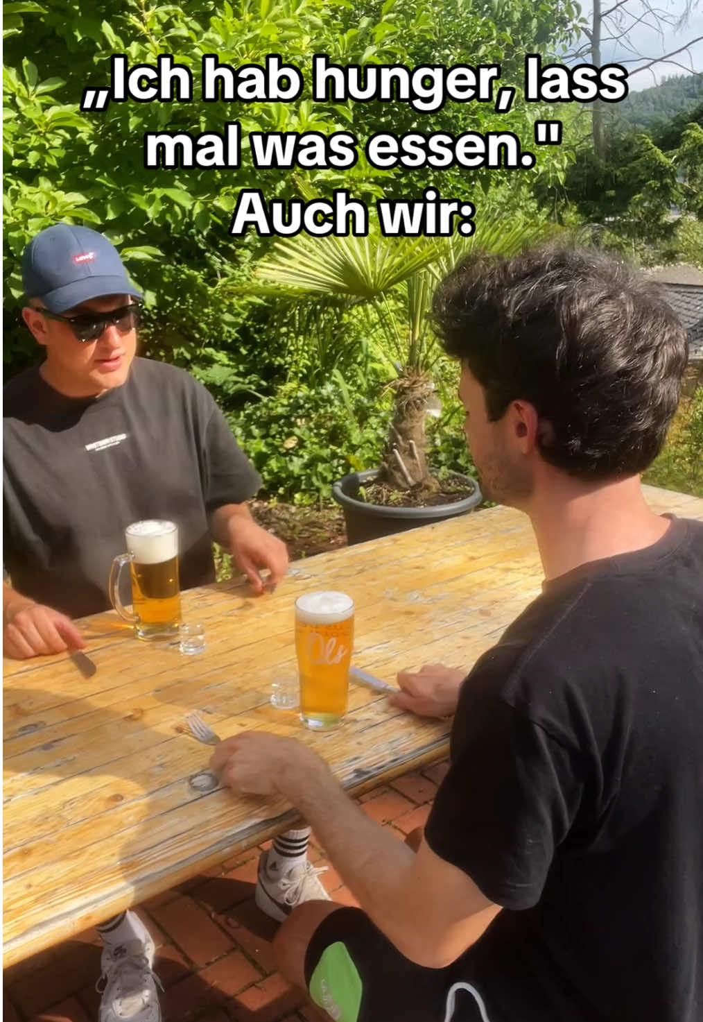 Ausgewogene Ernährung ist das A und O 🍺 #essen #ausgewogeneernährung #restaurant #biergarten #comedy 
