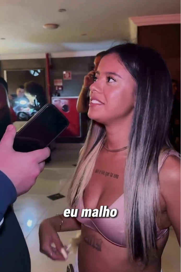 Ela escolheu a dourada 🫣 #magico #viral #desafio