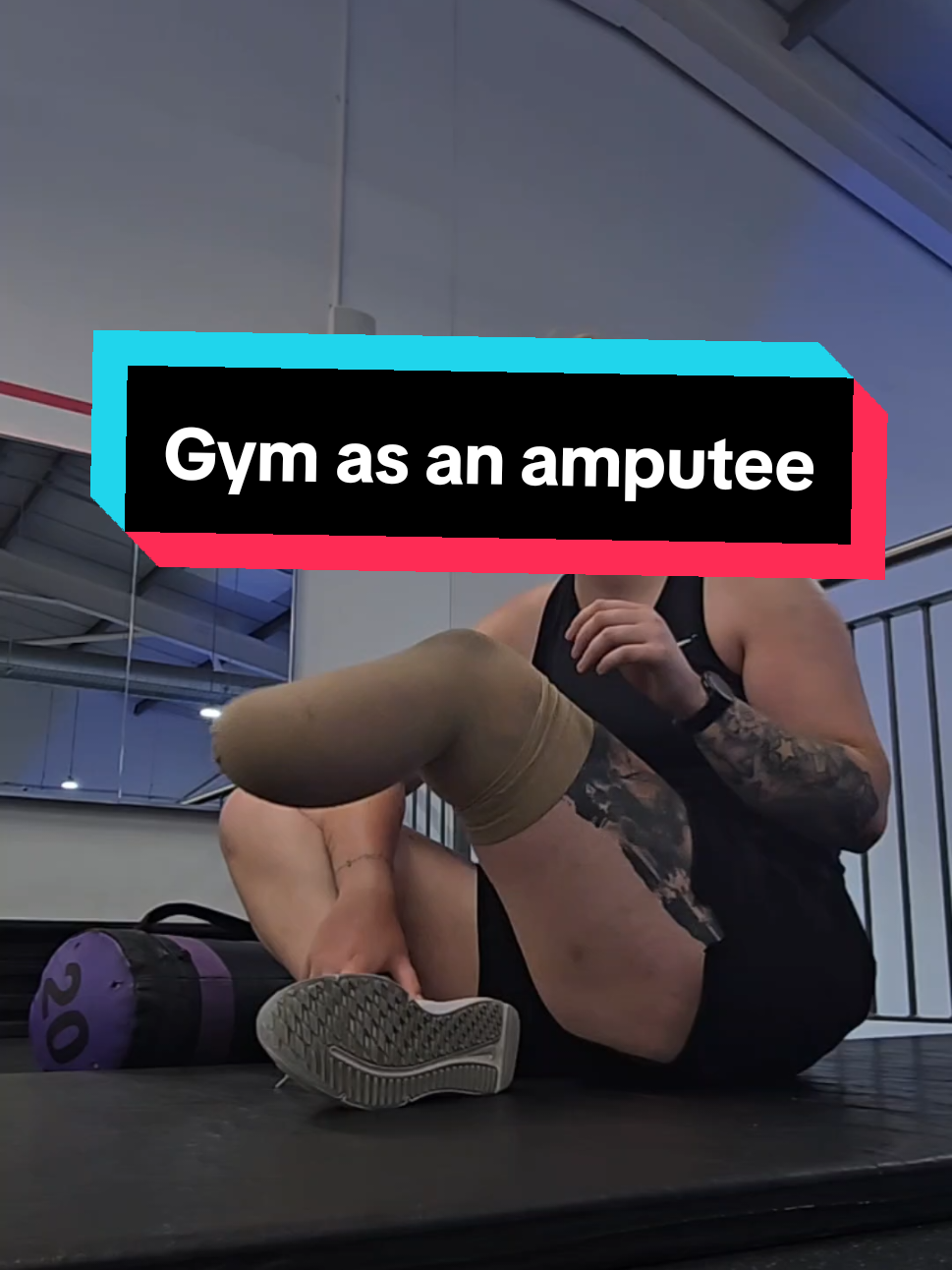 I've been doing ALOT of classes and gym sessions since the amputation and have figured adaptations for most things! #amputee #gym #recovery 