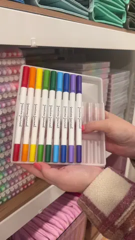 Grab a new set of brush pens and add them into your favorite colored pouch! 😍💖🌈 #BulletJournal #bujo #bulletjournaling #brushpens #markers #backtoschool 