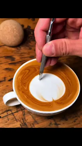 Cute cat on Coffeeart 🤎#creatorsearchinsights #latteart #coffeeart #dontunderreviewmyvideo #fyp 