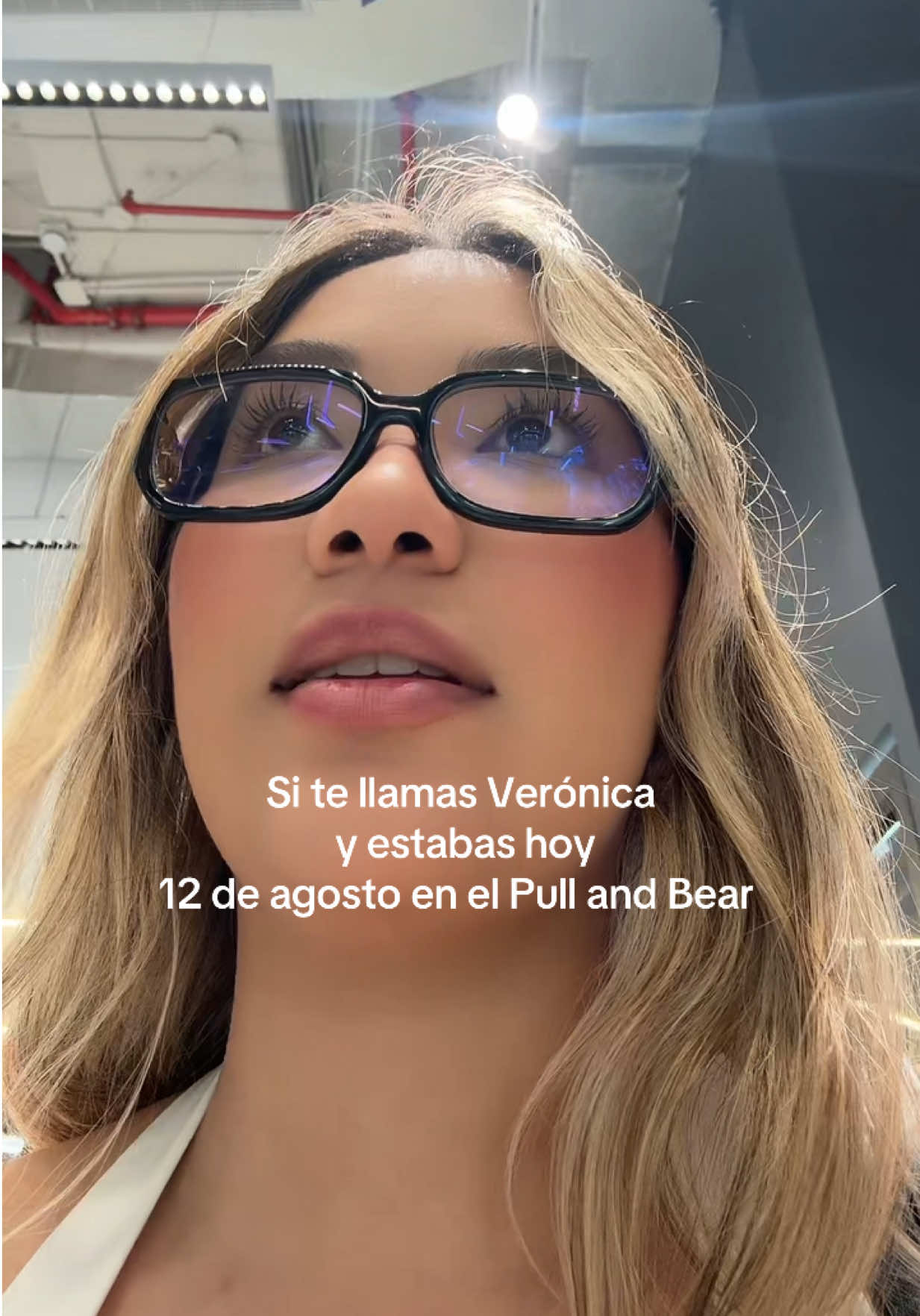 Se busca a Verónica porque necesita alejarse de esas “amigas” #veronica #pullandbear #sambil 