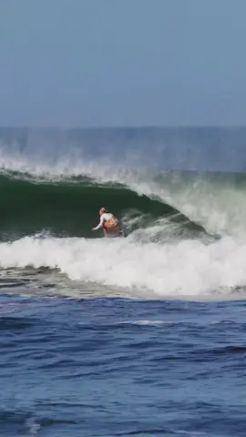 That last wipe out😂😂🙌🏻🥹 I’m laughing but also REALLY SAD #surfing