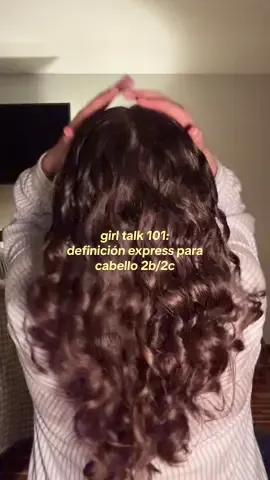 sin abrir la boca les juro que puedo hacerme esta definición express en 5 minutos 👄☝🏻 (@Zamba_pisando_tierra tiene las reales joyas para lo que necesiten)  #cabello #ondas #definicion #rulos #curlyhair 
