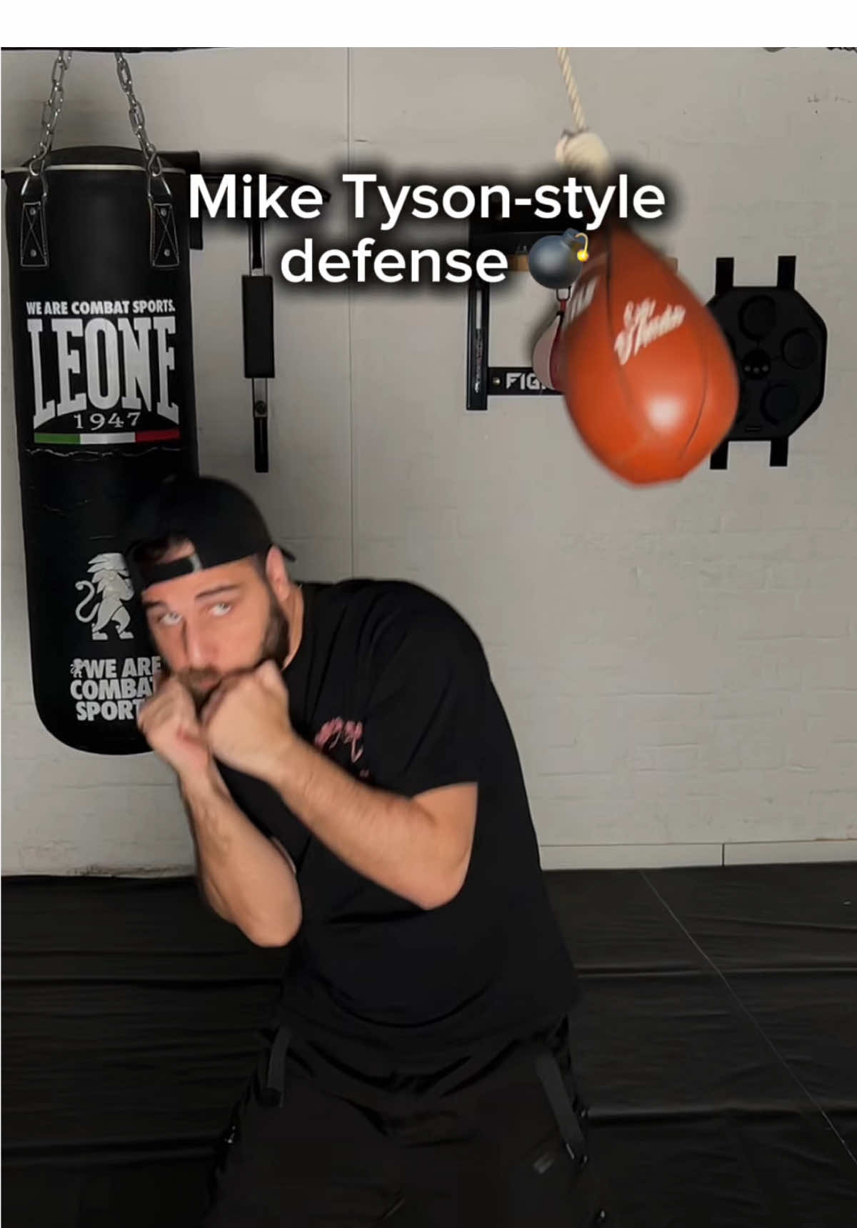 Mike Tyson - style defence 💣 #boxingtraining #boxing #miketyson #knockout #boxinglife 