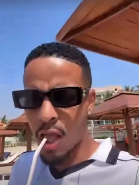 tem sempre qualquer coisa. #angola🇦🇴portugal🇵🇹brasil🇧🇷 #angola🇦🇴portugal🇵🇹brasil🇧🇷 #fyyyyyyyyyyyyyyyyyyyyyyyyyyyyyyyyyy #fyyyyyyyyyyyyyyyyyyyyyyyyyyyyyyyyyy #fyyyyyyyyyyyyyyyyyyyyyyyyyyyyyyyyyy #fyp
