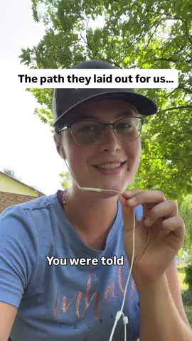 You’ve barely started your career and you’re already skipping lunch breaks, pulling extra hours, and letting someone else decide when you can take a vacation. If that’s what it looks like now… imagine 5 years from now.  Rent. Bills. Debt. A boss who calls you more than your friends. 😭  Dreams you’ve had to shrink just to fit into your paycheck. Most people wait until they’re drowning to change something.  I decided not to wait until I couldn’t breathe. There’s another way, one where you control your time, income, and energy. 🙏🏻  Comment FREEDOM and I’ll send you the same beginner video that opened my eyes to it. #freedom #genzentrepreneur #collegestudents #workfromhome 