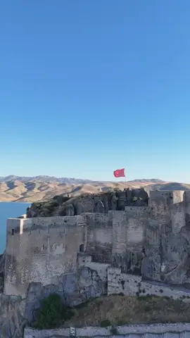 @Şefik Aygöl  Tunceli Valimiz Sayın Şefik Aygöl ve Pertek Kaymakamımız Sayın Yusuf Ziya Yaktı, Sayın Valimizin liderliğinde Pertek’kalesinde  yeni bir hizmeti hayata geçiriyoruz. Adakale Restaurant, ilçemizin turizmine ve sosyal yaşamına değer katacak, misafirlerimize tarihi ve doğal güzellikler eşliğinde eşsiz bir deneyim sunacaktır. Destekleri ve vizyoner liderlikleri için Sayın Valimize ve  teşekkür ederiz.