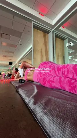 Moms do pilates 🤝🏻 #mom #morningworkout #pilates #hotmatpilates #momsworkout 
