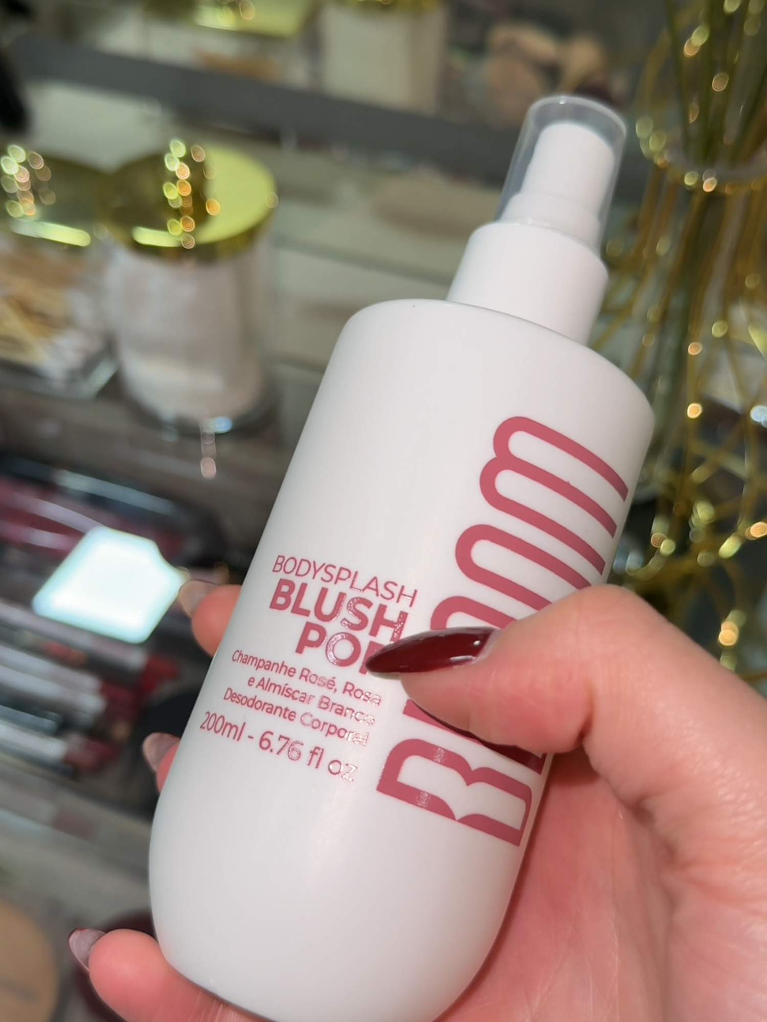 💖 Body Splash Blush Pop 💖 Um toque doce e sofisticado com notas de champanhe rosé, perfeito para quem ama fragrâncias envolventes e delicadas. Seu aroma leve e marcante é ideal para usar em qualquer momento do dia. 🛒 Compre agora no TikTok Shop e se apaixone! #BloomBody #BlushPop #BodySplash #Perfume #VaipraFy #Beleza