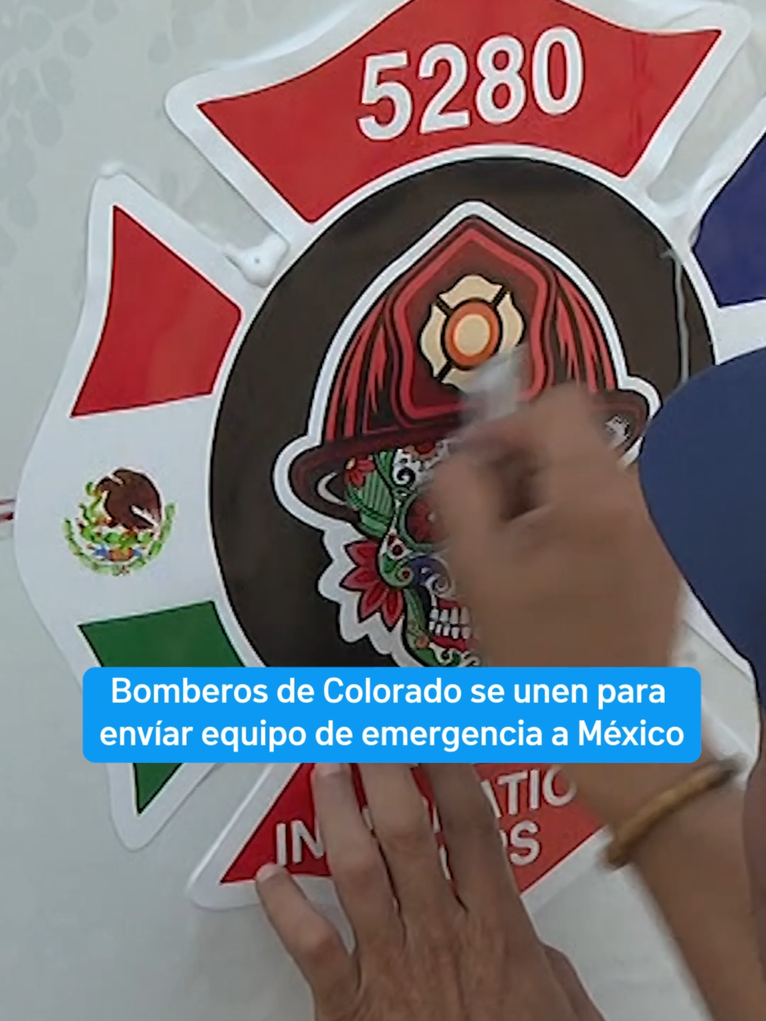 Bomberos de diferentes equipos en Colorado se coordinan para enviar equipos y apoyo a México. Una colaboración internacional que busca fortalecer la respuesta ante emergencias en diferentes municipios en México. 🚒 #TelemundoColorado #noticiascolorado #Mexico