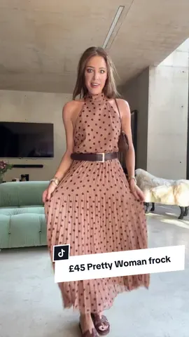 Zara got the Pretty Woman memo *polka dot dress comes with the belt and I’ve styled it with Hermes orans and a Miumiu bag 