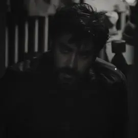 00:33                                                                                 #shahab #majid_khratha #persian #universe  اون همە برگ مگە کم بود؟