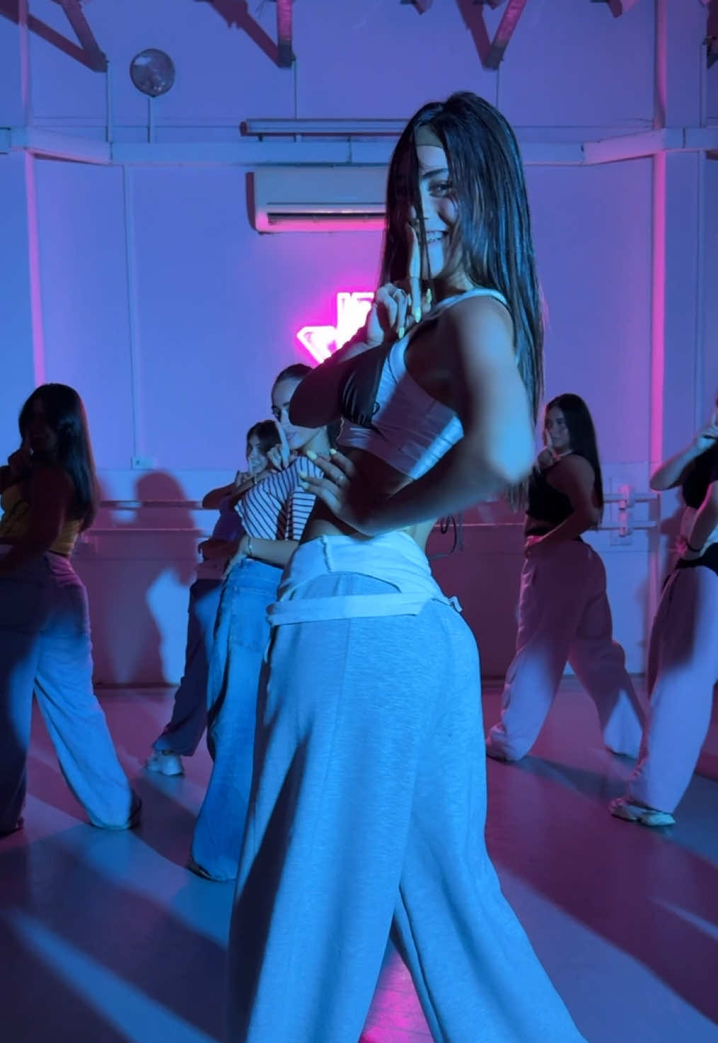 יש לה לוז🤷🏻‍♀️@Kevin Rubin @kim_benshimon @Shahar Tavoch @Adi_Barzilay @Just Dance Studio #fyp #fyp #יש לה לוז 