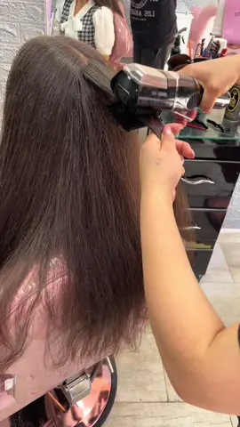 ELIMINANDO HORQUILLAS.          🙌.                                       Para eliminar las horquillas (puntas abiertas) del cabello, la forma más efectiva es cortarlas. También se pueden usar tratamientos hidratantes para reparar tu cabello!!! Se pueden realizar cada 2 o 3 meses !! Citas y cotizaciones 👇👇👇 WhatsApp 📲 3026696143.       #eliminaciondehorquilla #cortedecabello #cabellosaludable #cabellolargo #tratamientosparaelcabello #salonesdebelleza #angiebeautysalom #bogotacolombia #barrio20dejulio  