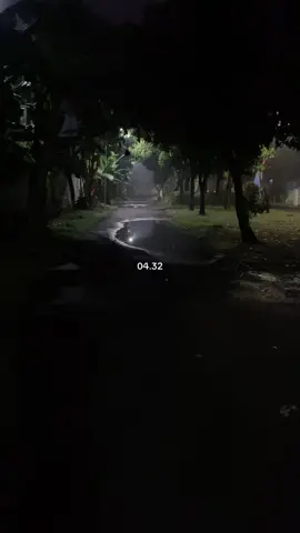 وَاِذَا سَاَلَكَ عِبَادِيْ عَنِّيْ فَاِنِّيْ قَرِيْبٌۗ اُجِيْبُ دَعْوَةَ الدَّاعِ اِذَا دَعَانِۙ فَلْيَسْتَجِيْبُوْا لِيْ وَلْيُؤْمِنُوْا بِيْ لَعَلَّهُمْ يَرْشُدُوْنَ 