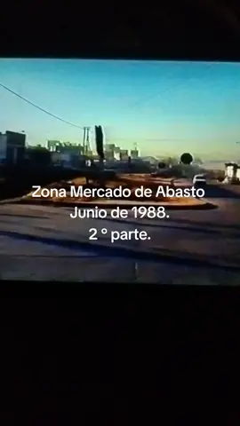 Este video de casi hora y media y que estoy resumiendo lo mejor que puedo, cuenta lo que era la vida en la zona del mercado y que ahora es mí vecindario. Material perteneciente al señor Sanabria que tiene el vídeo completo en su canal de YouTube.
