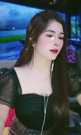 Không Bao Giờ Quên Anh- Trình bày Hoàng Yến. #khongbaogioquenanh #xuhuong #nhachaymoingay #vira #bolero 