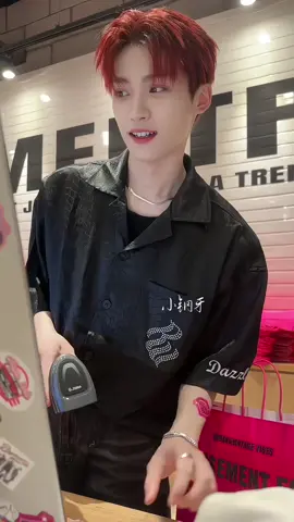 Morning🥱 Hôm nay vẫn có nhiệm vụ siêu like, stream nhạc và vote “想见你” nhé. YUNIs / Ziyu’s stans fighting! 💙 P.s: Concert Tencent bé sẽ nhuộm tóc, hi vọng là đỏ or bạch kim 🙏😚  #梓渝  #ZiYu 