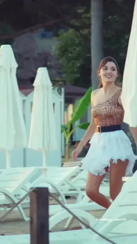 @HANDE ERÇEL ✔  Eda Yildiz 🏊‍♀️ #handeercel #handemiyy #miyy  #handeercelfans  #handeerçel #sençalkapımı #edayildiz #loveisintheair  #explore #explorepage 