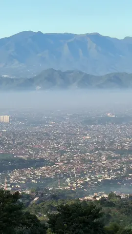 Pemandangan yang begitu cantik 😍 hai cartil kau cantik banget melihat kota bandung di cartil pada saat pagi ini 😍🥰 📍cartil #cartil #bandung #caringintilu #jalanjalan #fyp 