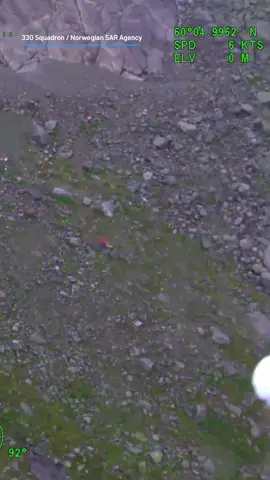 Video captured the moment American hiker Alec Luhn was rescued after going missing for six days during a solo backpacking trip near Folgefonna glacier in Norway. Read the full story at the link in bio.