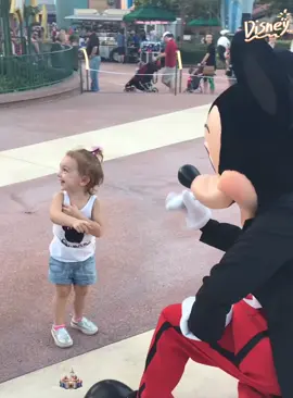 When kids see their favorite character at Disney world😃✨🥰#usaus #kids #disney #funny #disneyworld #disneyland #funnytiktok #funnytoddler #tiktok #baby #foryou #fypシ 
