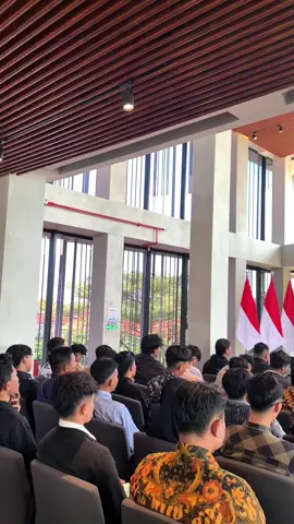 📊 SEKOLAH PASAR MODAL OFFLINE BERSAMA PT MNC Asset Management Berlokasi di Kantor Perwakilan BEI Jawa Timur, kegiatan ini membekali peserta dengan wawasan investasi pasar modal — mulai dari pengenalan instrumen, alur transaksi, hingga pembukaan rekening efek. Langkah kecil hari ini, pondasi besar untuk masa depan finansial yang cerdas. ✨ #indonesiastockexchange #akuinvestorsaham #idxjawatimur 