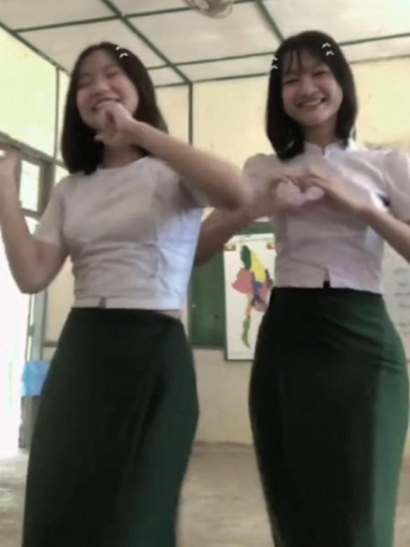 #CapCut #ကျောင်းသူပါရှင့် #wallထဲပဲ၀င်ကြည့်လိုက်တော့😘 #ဒါပဲတက်နေလို့ 