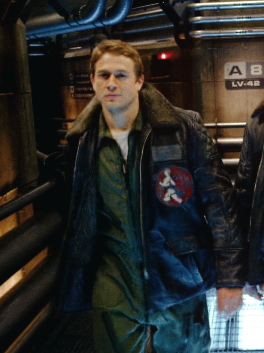 He was so hot in this movie scp : @gxthex  cc : bielaep #charliehunnam#raleighbecket#pacificrim#aestheticedits#fyp 