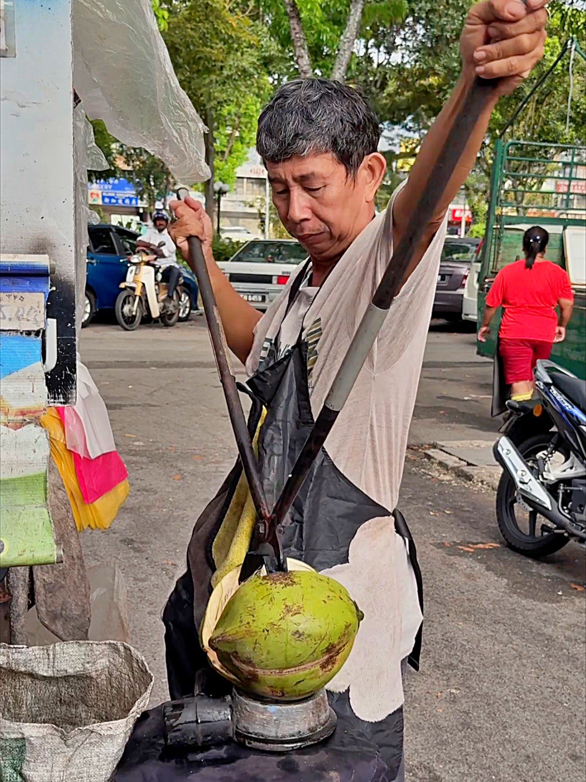 You Won’t Believe How He Cuts This Coconut! - Fruit Cutting Skills!    Location : Medan Selera Taman Free School    #streetfood #coconutwater #scissors #fypviral