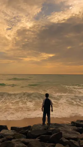 එක මොහොතක් එන්න සොයා..🤍🥺 #follow #foryou #fyp #mahima #traval #travalvibes #viralvideo #beach #sunset #ekamohothakennasoya @ᥫ᭡ Dew-- 🤍🍫 