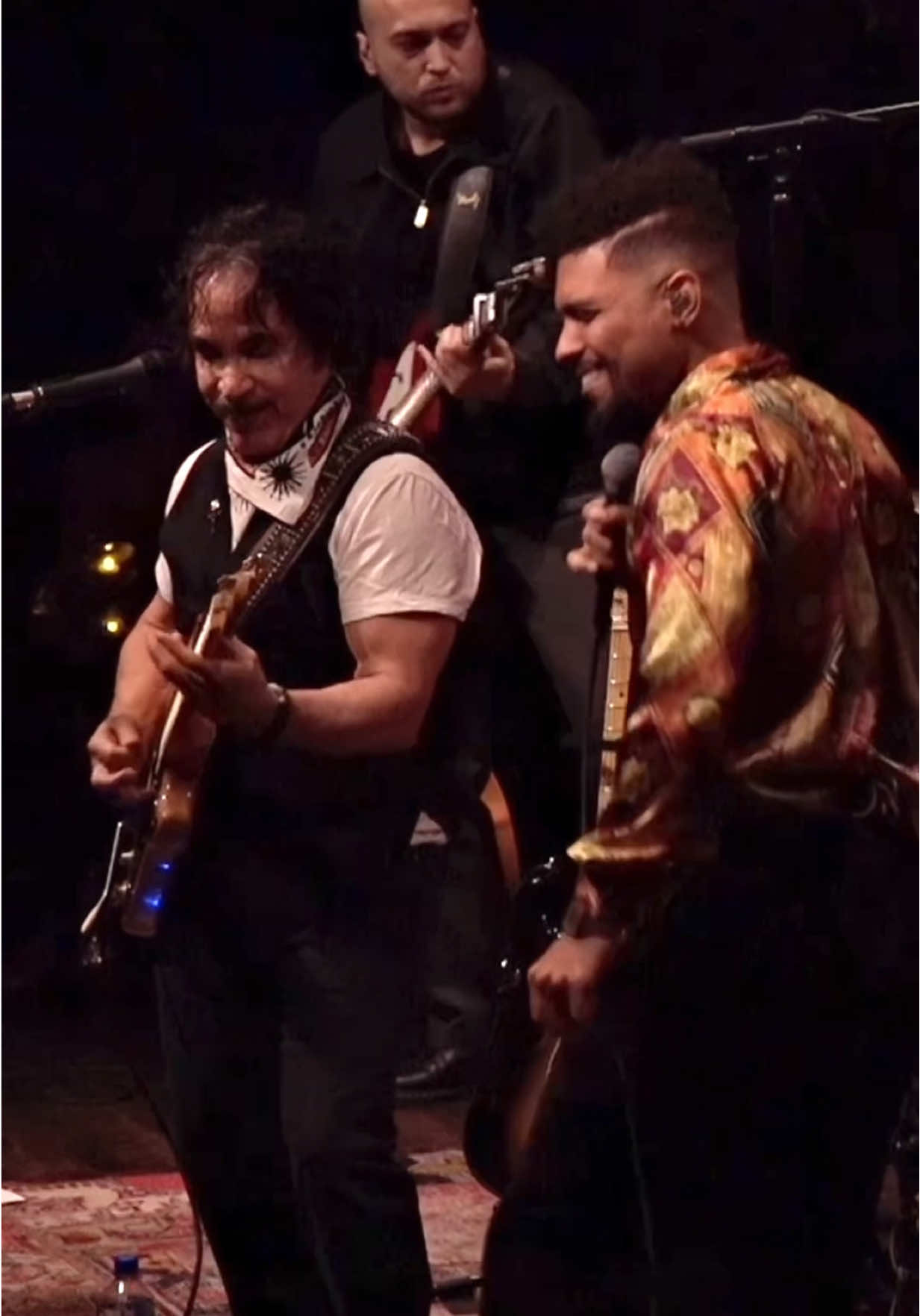 Always great sharing the stage with @Devongilfillian, who helped write “Real Thing Going On” and makes the intro shine even brighter 👊🏼 #NewMusic #LiveMusic #RealThingGoingOn #JohnOates