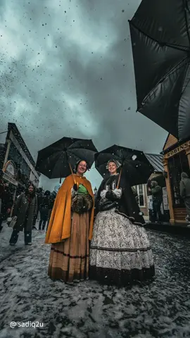 Looking at these old-town moments when there were no phones, no internet were people living a better life than us now?#MelbourneVibes #FYP #foryoupage #sovereignhillballarat #OldStyleFashion @Sovereign Hill 