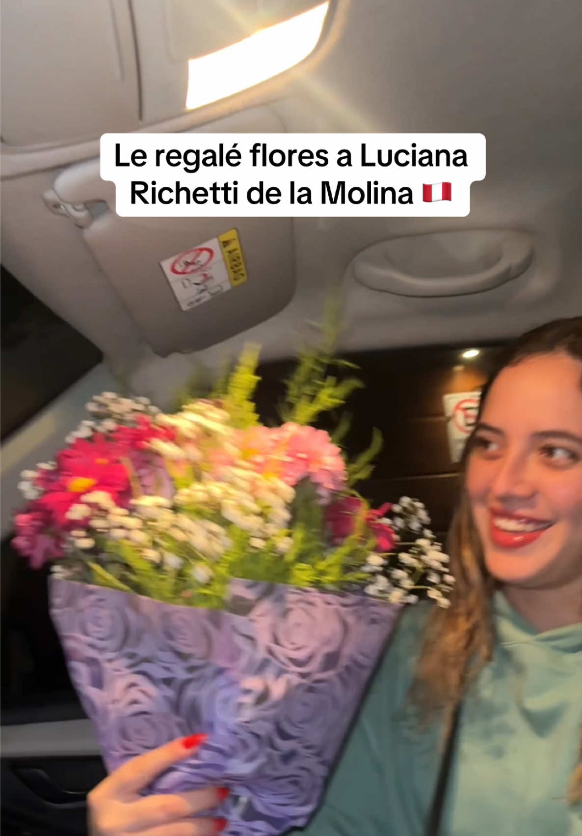 Lee los labios de Luciana y comenta que dice #barrio #peru #bromasadesconocidos @Soy Luu Cafferatta 🦋💙 