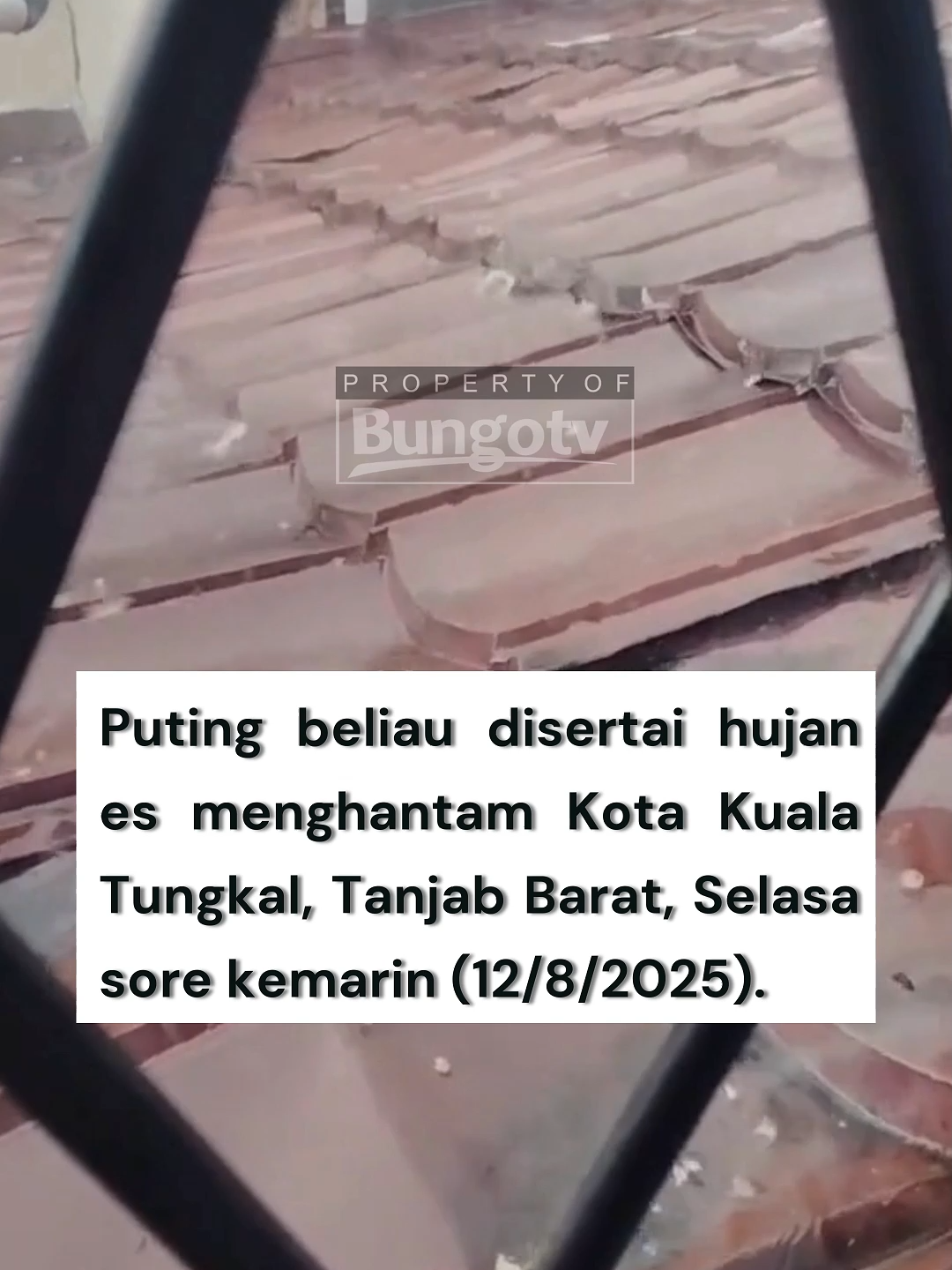 Puting beliau disertai hujan es menghantam Kota Kuala Tungkal, Tanjab Barat, Selasa sore kemarin (12/8/2025). #kabarjambi #infojambi #sumbar #kabarsumbar #jambi #infosumbar #viral #muarabungo #fyp #tebo #kabarbungo #updatebungo #kotajambi #tanjabarat #sarolangun #sosialmedia #muarojambi #jambiinfo #kerinci #jambiviral