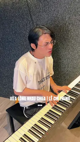 “Người ta hỏi… vừa lòng nhau chưa? Mà câu trả lời, có khi chính mình cũng chẳng biết…” 🎶 #lyrics #top1linhnhac #nguyenxuantuoffcial #vualongnhauchua #lechitrungcomposer 