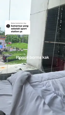 Membalas @dey hehehehe kalau kamar bibi deket foot locker