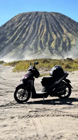 Kalian wajib cobain ke bromo naik motor kesayangan🤙🏻