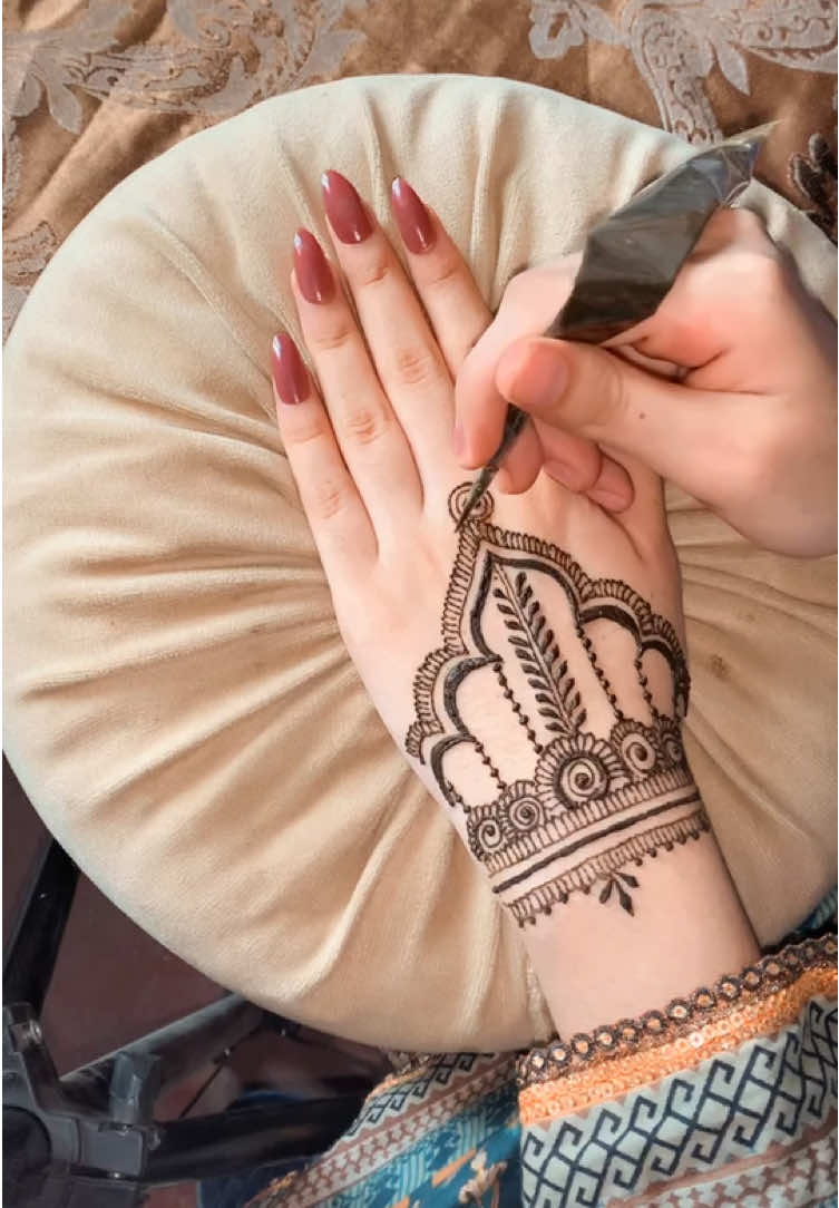 Replying to @A〽️ DM for bookings only in Faisalabad @مہندی کا جھاں 🌎😍♥️ @HOOR BRANDED CL @Henna by Laraib🥀🔥🎈 @Mano's Beauty Organic #mehndidesign #viral?videotiktok😇😇 #foryoupage #mehndilove #viralvideo 