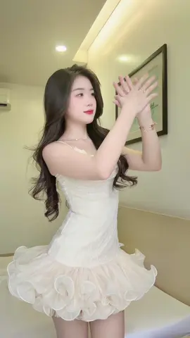 mặc váy nhà @Amelie Official cái thành bạch nguyệt quang của chính mình lun 🤣