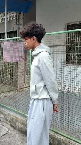 #เสื้อ #เสื้อฮู้ด #เสื้อกันหนาว #แจ็คเก็ต #เสื้อคลุม #hoodie #outfit #OOTD 