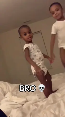 😭😭😭 #baby #fail #Siblings #fall #shoutoutot (via @Alices Online Shop)
