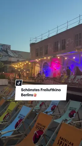 Pizza, Street Art und Goodbye Lenin auf der Leinwand🎥🍿 📍Baergarten, Revier Südost #freiluftkino #berlin #thingstodo #berlintiktok #openaircinema 