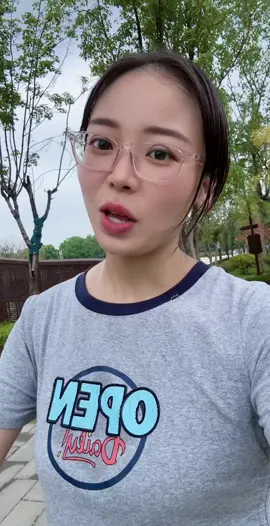 三十岁以后，想要的爱情很简单，不是轰轰烈烈而是稳稳当当，那个像父亲，像大树一样的男人，你在哪？#台湾#成熟伴侣#想有个家#情感共鸣 