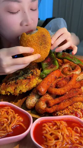 Today, I'm having big cheese balls, along with some fried foods~#fypシ #foodtiktok #おいしい #レシピ #asmr #eatingshow
