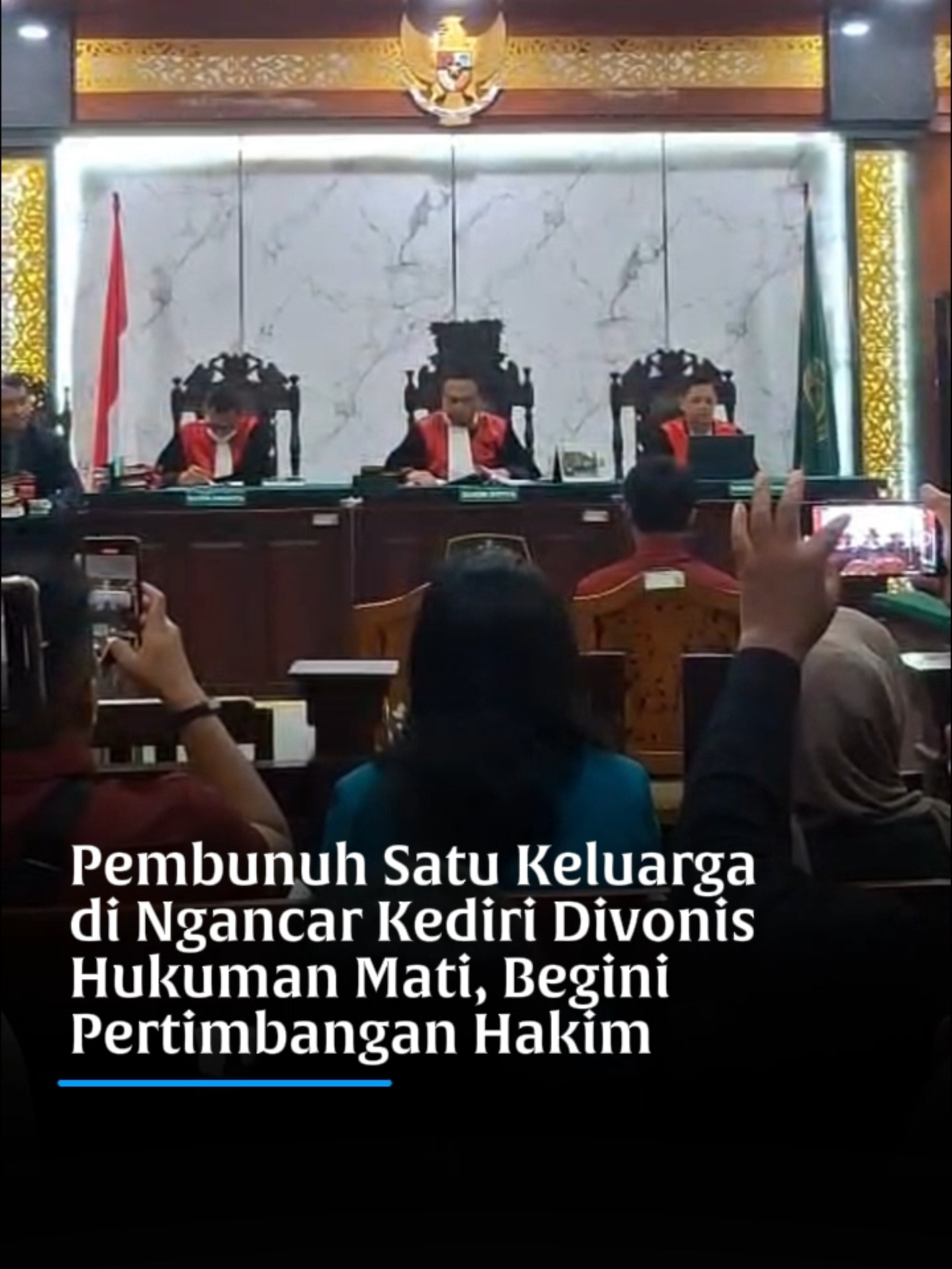 Majelis hakim menjatuhkan vonis pidana mati kepada Yusa Cahyo Utomo. Yusa merupakan terdakwa kasus pembunuhan satu keluarga di Desa Pandantoyo, Kecamatan Ngancar, Kabupaten Kediri. Putusan dibacakan majelis hakim yang dipimpin Dwiyanto dalam sidang di Pengadilan Negeri (PN) Kabupaten Kediri hari ini. Saat mendengar putusan, Yusa hanya menunduk lesu. Majelis hakim menyatakan,  terdakwa sengaja melakukan perbuatannya menghabisi nyawa orang lain Video : Asad M.S/JPRK Editor : Prima Firmansyah #sidangpembunuhan#fyp #viral #kediri24jam #radarkediri #jawapos